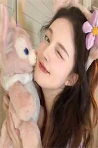《穿进万人迷文的我人设崩了》作者：东施娘
